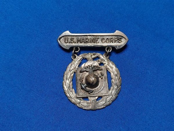 world-war-two-usmc-marine-qualification-badge-with-added-e-g-a-ega-to-the-front-p37