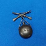 world-war-one-sweetheart-broach-with-canteen-and-rifles-with-pin-original-mint-near-condition-