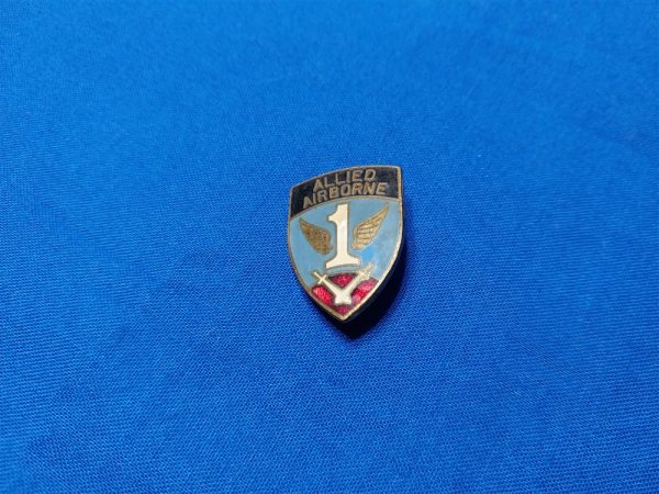 world-war-two-allied-airborne-cap-pin-distinctive-unit-insignia-dui-wwii