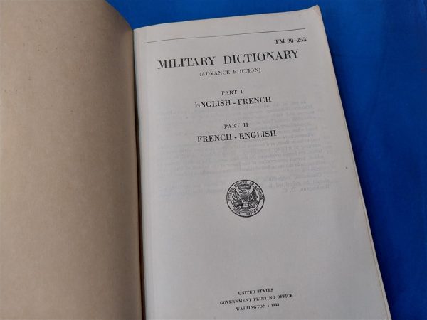 world-war-two-military-dictionary-for-translation-ofenglish-to-french-and-reverse-812-pages-excellent-condition