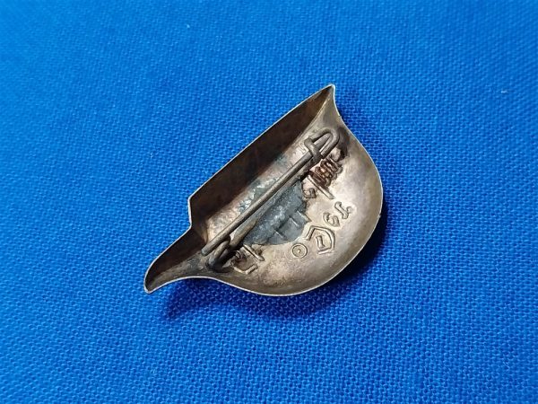 world-war-two-der-stahlhelm-member-pin-silvered-metal-no-iron-cross-on-helmet-german