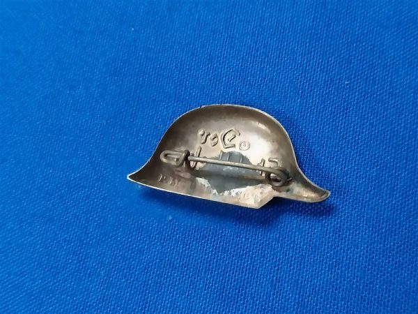 world-war-two-der-stahlhelm-member-pin-silvered-metal-no-iron-cross-on-helmet-german