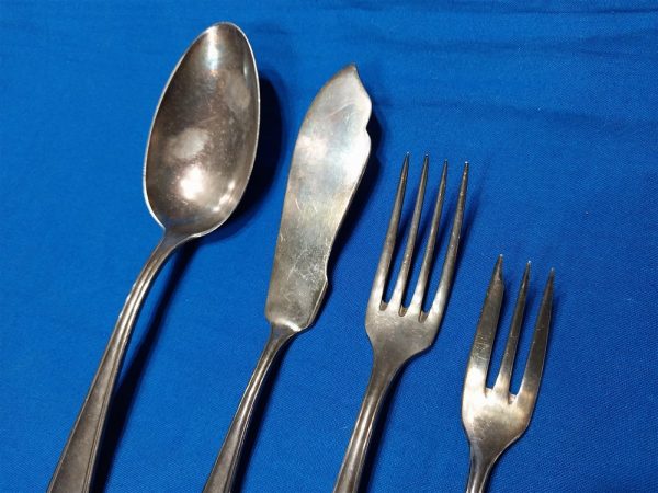 world-war-two-german-unit-marked-utensil-set-for-officers-mess-hall-to-a-jager-regiment-3-excellent-condition