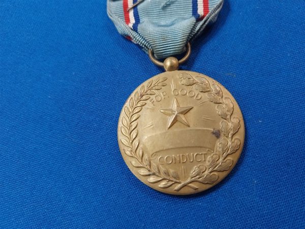 early-vietnam-war-issue-air-force-good-conduct-medal-in-original-box-dated-63-usaf