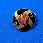 world-war-two-german-dutch-youth-membership-pin-maker-marked-on-back-enamel-fair-some-chipping