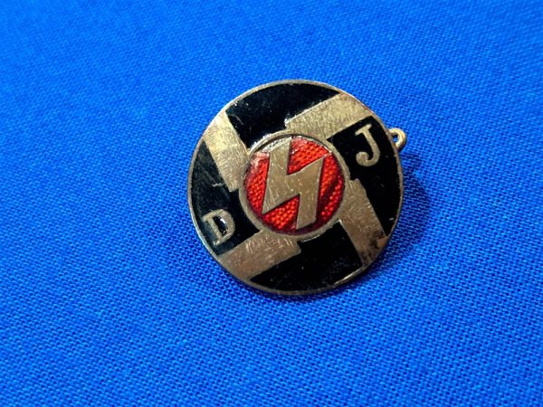 world-war-two-german-dutch-youth-membership-pin-maker-marked-on-back-enamel-fair-some-chipping