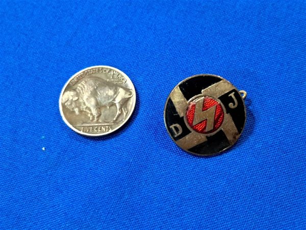 world-war-two-german-dutch-youth-membership-pin-maker-marked-on-back-enamel-fair-some-chipping