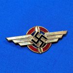 german-world-war-two-d-l-v-flyers-club-cap-badge-enamel-swastika-on-wings