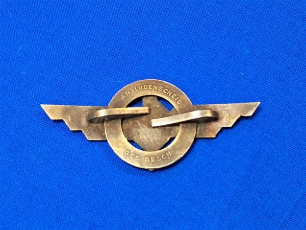 german-world-war-two-d-l-v-flyers-club-cap-badge-enamel-swastika-on-wings