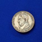 pre-world-war-two-hitler-youth-rally-tinnie-pin-nickel-silver-1933-early-dated-bust-of-hitler-on-the-front