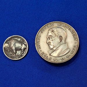 pre-world-war-two-hitler-youth-rally-tinnie-pin-nickel-silver-1933-early-dated-bust-of-hitler-on-the-front