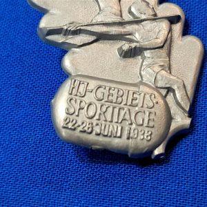 world-war-two-hitler-youth-sports-day-rally-tinnie-pin-made-of-plastic-excellent-condition