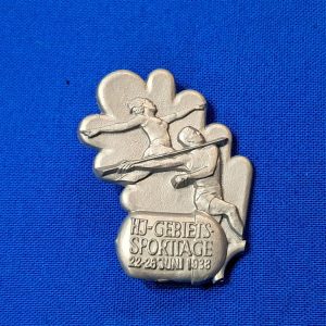 world-war-two-hitler-youth-sports-day-rally-tinnie-pin-made-of-plastic-excellent-condition