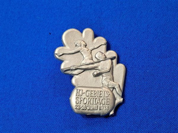 world-war-two-hitler-youth-sports-day-rally-tinnie-pin-made-of-plastic-excellent-condition