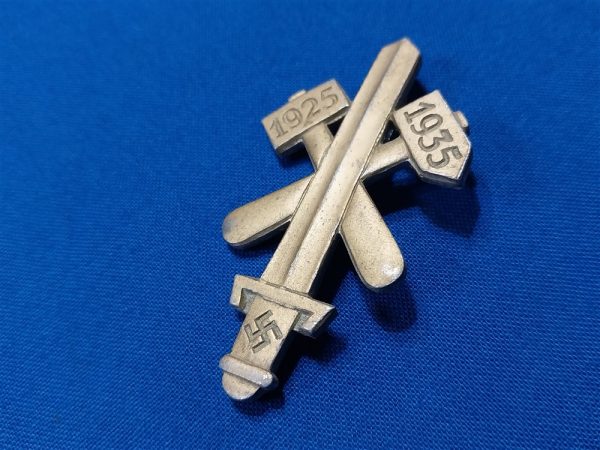 world-war-two-german-party-socialist-tinnie-pin-1935-dated-gau-essen-10-year-anniversary-sword