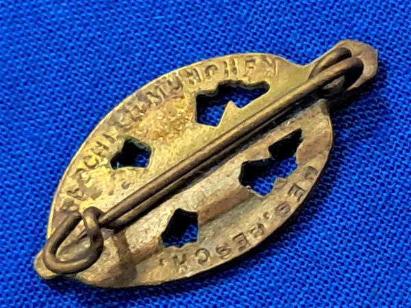 world-war-two-german-n-s-k-o-v-member-badge-in-bronze-with-original-pin-and-maker-marked