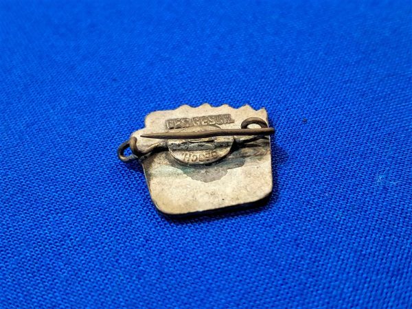 german-world-war-two-peasants-league-membership-pin-with-swastika-rising-enamel