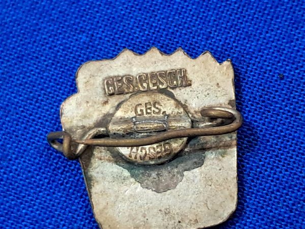 german-world-war-two-peasants-league-membership-pin-with-swastika-rising-enamel