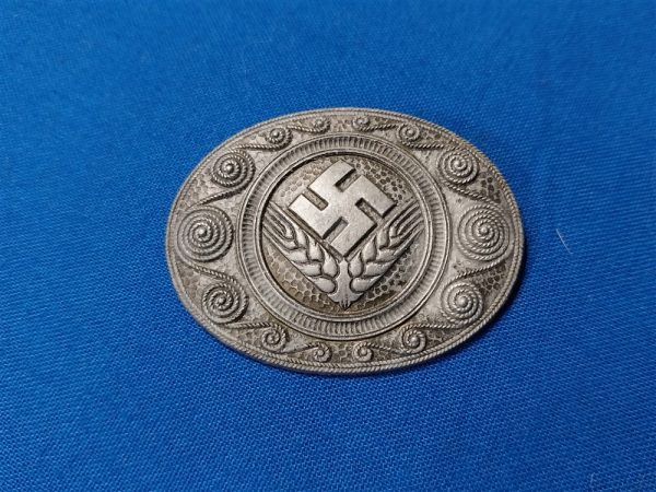 german-world-war-two-rad-womans-broach-mambership-pin-made-of-zinc-oval-shap-with-original-pin