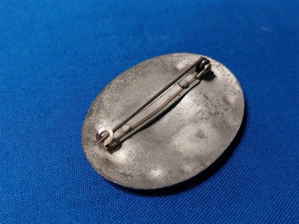 german-world-war-two-rad-womans-broach-mambership-pin-made-of-zinc-oval-shap-with-original-pin