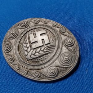 german-world-war-two-rad-womans-broach-mambership-pin-made-of-zinc-oval-shap-with-original-pin