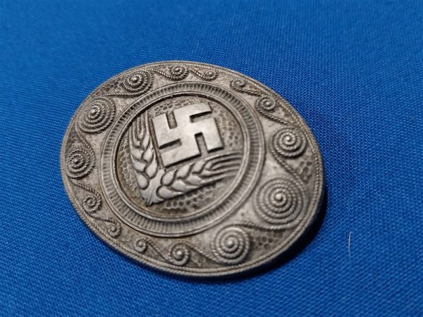 german-world-war-two-rad-womans-broach-mambership-pin-made-of-zinc-oval-shap-with-original-pin