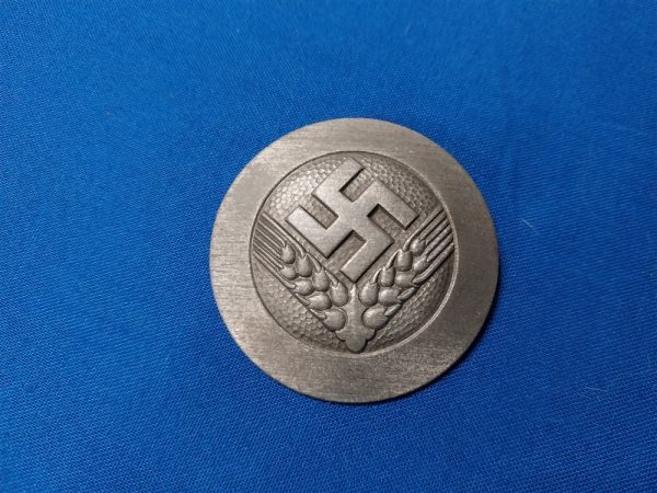 world-war-two-german-womans-RAD-group-rank-pin-broach-round-pattern-in-fine-zinc-with-original-pin