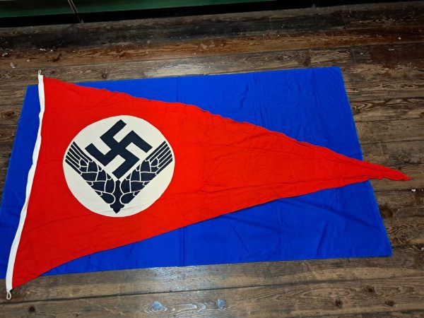 world-war-two-womans-r-a-d-pennant-youth-large-80-inches-long-with-rope-loops-end-scarce-unissued