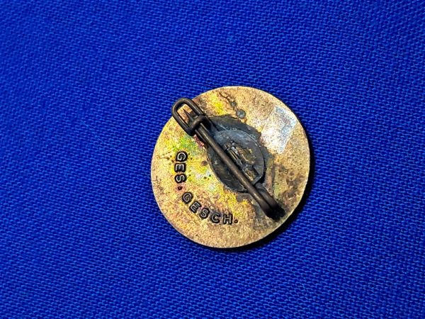 world-war-two-german-r-b-k-membership-pin-for-the-physicaly-disabled-enamel-front-original-pin