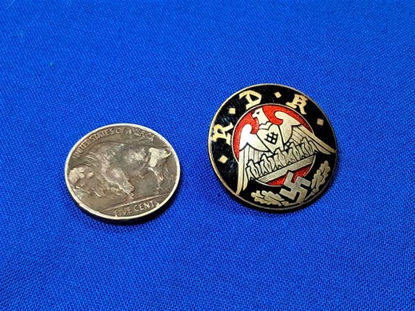 german-world-war-two-larger-families-membership-badge-pin-for-the-r-d-k-great-enamel-with-eagle-and-swastika