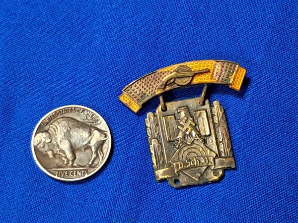 world-war-two-german-shooting-medal-chipped-enamel-pistol-class-eagle-with-swastika-original-pin-on-back