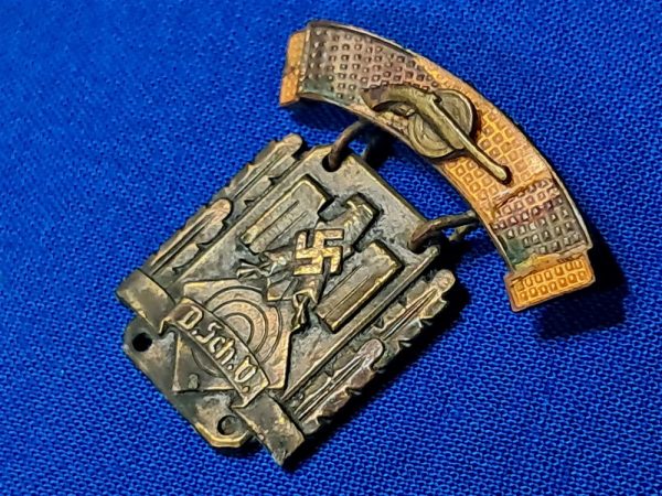 world-war-two-german-shooting-medal-chipped-enamel-pistol-class-eagle-with-swastika-original-pin-on-back