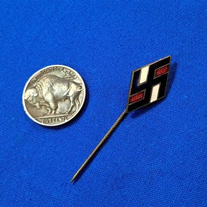 german-world-war-two-student-bund-membership-pin-stickpin-twisted-correct-wire-red-and-white-enamel-triangle