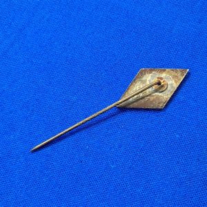 german-world-war-two-student-bund-membership-pin-stickpin-twisted-correct-wire-red-and-white-enamel-triangle