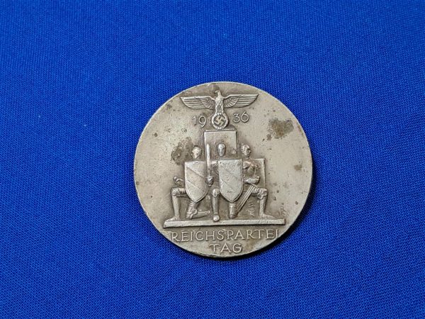 german-world-war-two-reich-part-day-tag-1936-tinnie-with-original-pin-on-back-maker-marked