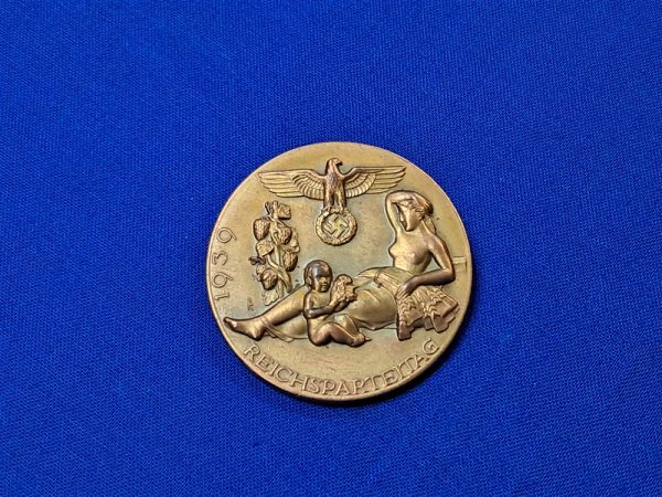 german-world-war-two-tinnie-for-rechs-party-day-1939-with-woman-grapes-and-wheat-on-the-bronzed-zinc-front-original-pin-maker-marked