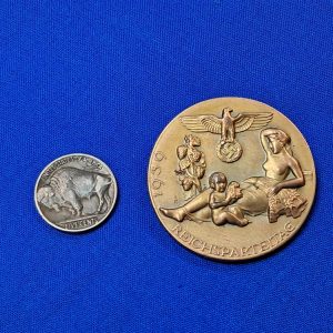 german-world-war-two-tinnie-for-rechs-party-day-1939-with-woman-grapes-and-wheat-on-the-bronzed-zinc-front-original-pin-maker-marked