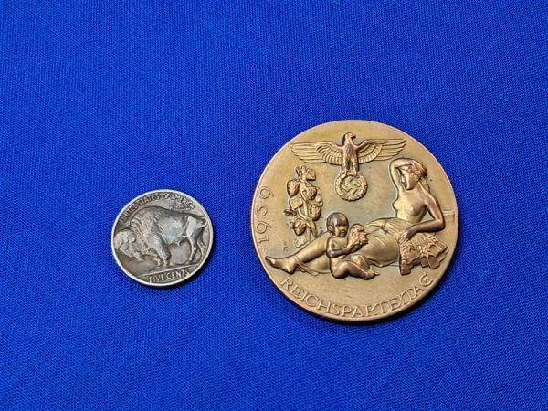 german-world-war-two-tinnie-for-rechs-party-day-1939-with-woman-grapes-and-wheat-on-the-bronzed-zinc-front-original-pin-maker-marked