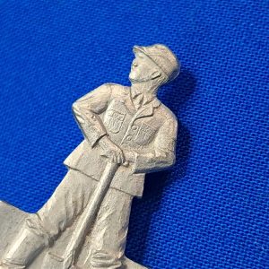 world-war-two-german-whw-pin-with-d-a-f-worker-on-front-with-shovel-1937-1936-dated-aluminum