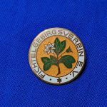 german-world-war-two-mountain-club-climbing-membership-pin-made-by-lauer