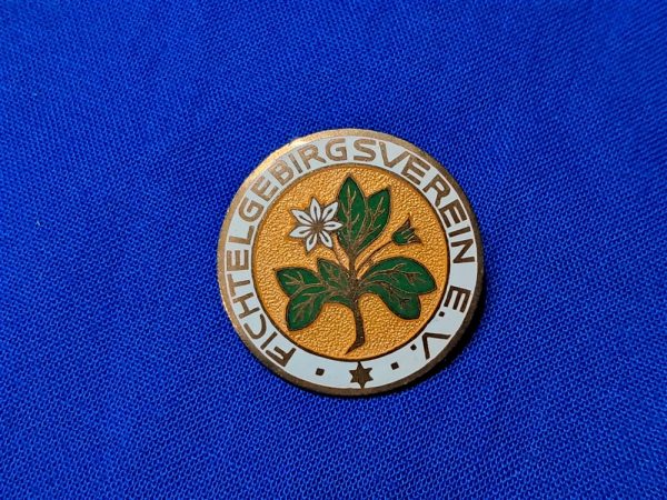 german-world-war-two-mountain-club-climbing-membership-pin-made-by-lauer