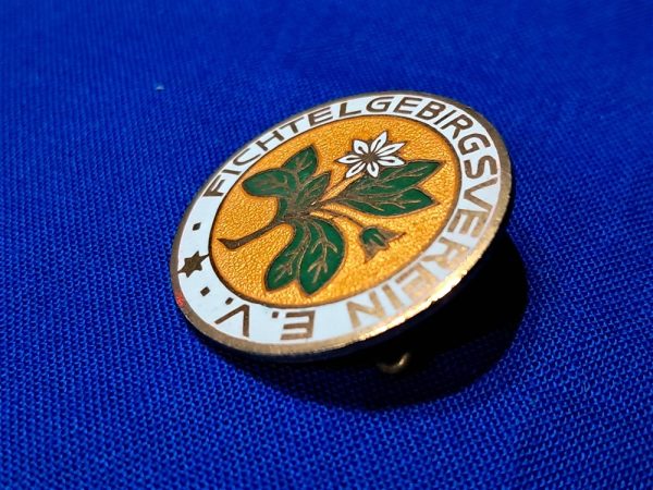 german-world-war-two-mountain-club-climbing-membership-pin-made-by-lauer