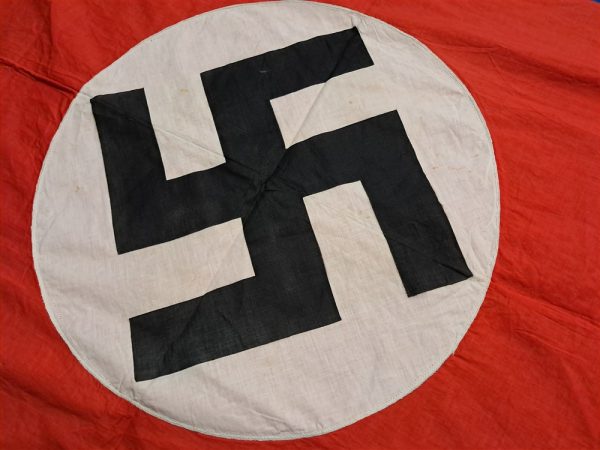 german-world-war-two-street-pennant-n-s-d-a-p-party-state-medium-size-great-condition-nazi-veteran-bring-back