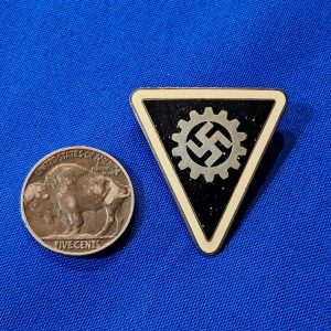 kries-staff-level-leaders-membership-pin-german-world-war-two-womans-auxiliary-type-bordered-rzm-marked