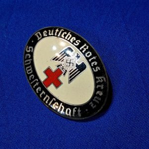 german-world-war-two-sisterhood-nurses-pin-1st-pattern-oval-enamel-excellent-condition-numbered