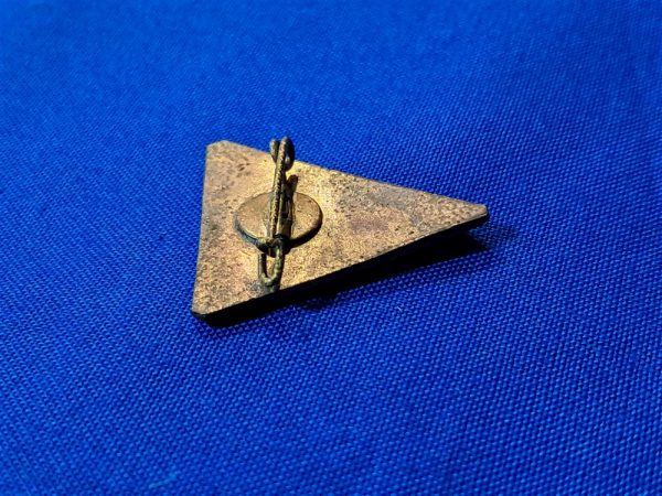 2nd-pattern-german-world-war-two-frauenschaft-member-pin-enamel-with-maker-code-and-r-z-m-mark