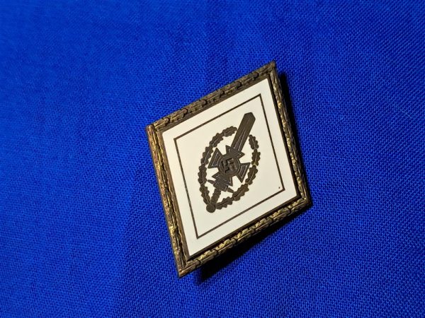 german-world-war-two-n-s-k-o-v-honor-badge-kries-level-gold-excellent-condition-good-enamel