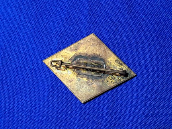 german-world-war-two-n-s-k-o-v-honor-badge-kries-level-gold-excellent-condition-good-enamel