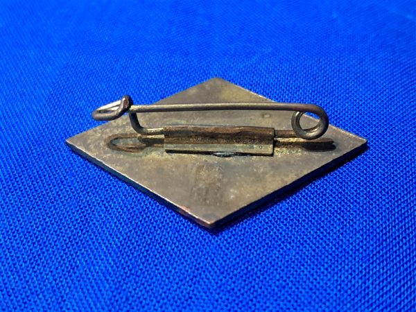 german-world-war-two-n-s-k-o-v-honor-badge-ort-level-gold-excellent-condition-good-enamel