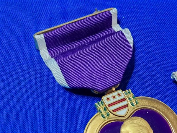 world-war-two-purple-hart-1944-us-mint-issue-united-states-navy-and-marines-no-serial-number-unissued-with-sterling-silver-mounted-ribbon